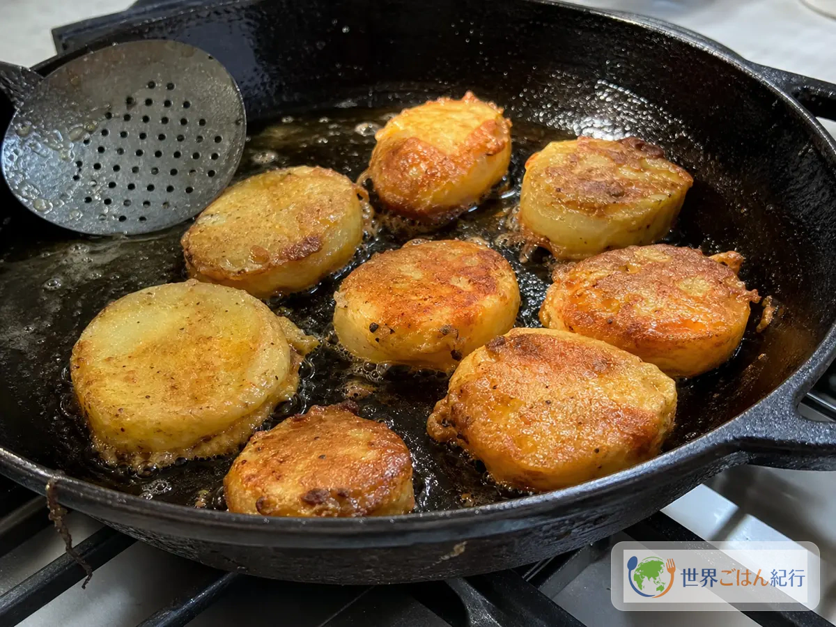 手順4: 揚げ焼きで表面を固める