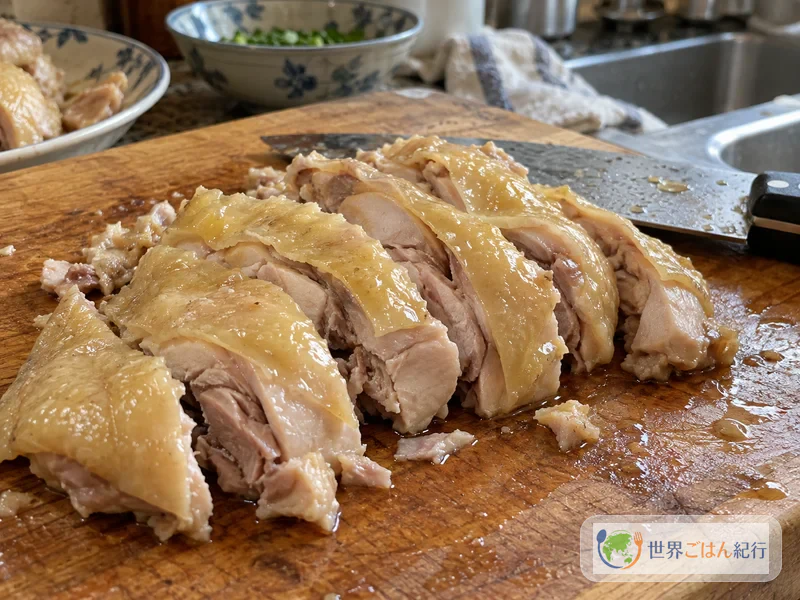 Sección de un pollo hervido troceado