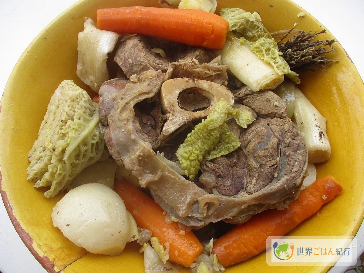 手順1: 肉を冷水に入れて火にかける(15分)