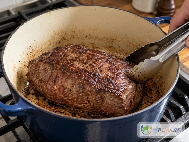 Doura-se com força a superfície da peça de carne bovina numa panela de fundo grosso