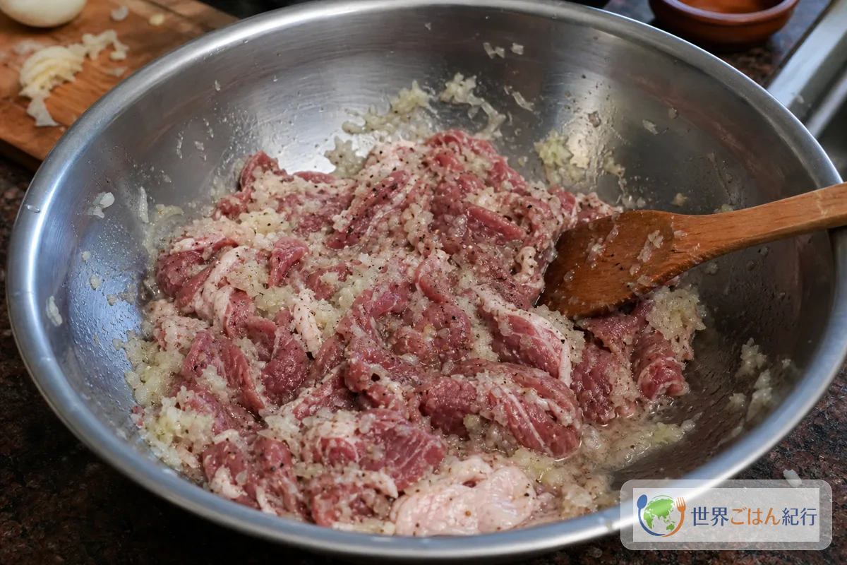 手順1: 羊肉を玉ねぎで休ませる