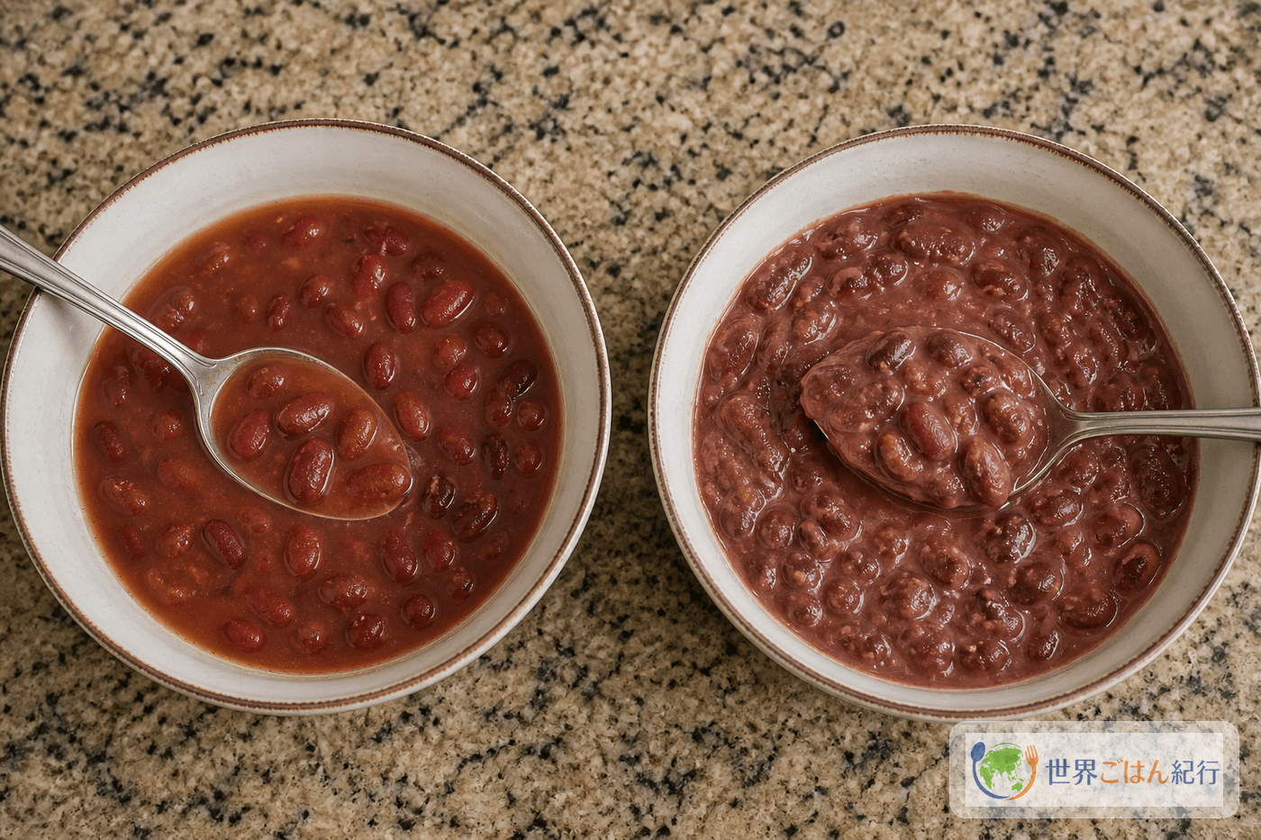 さらさらした豆と、つぶして濃度を出した豆を二つの器で比べた状態