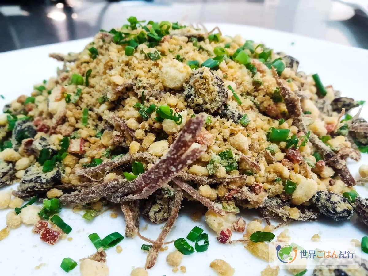 ブラジル料理の食卓に添えるファロファ