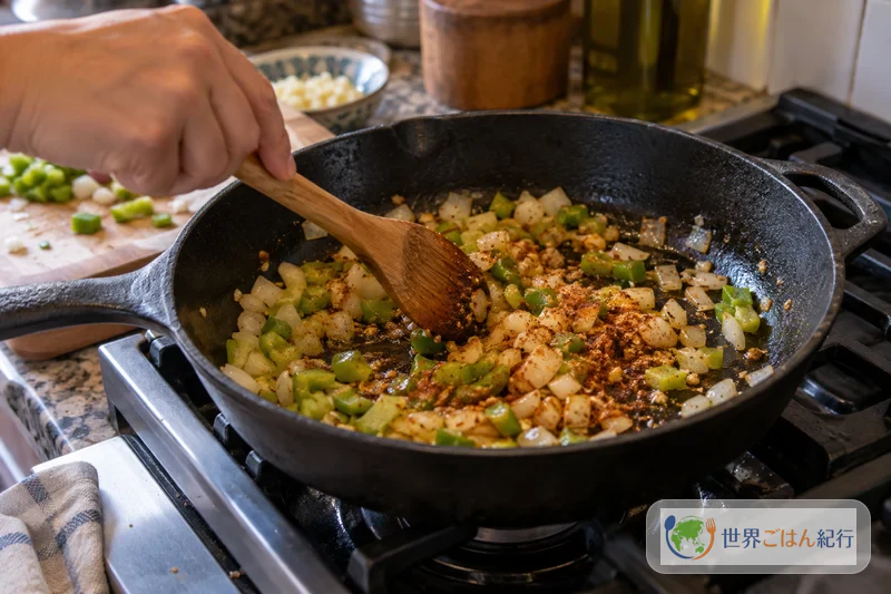 手順3: 香味野菜とスパイスを炒める