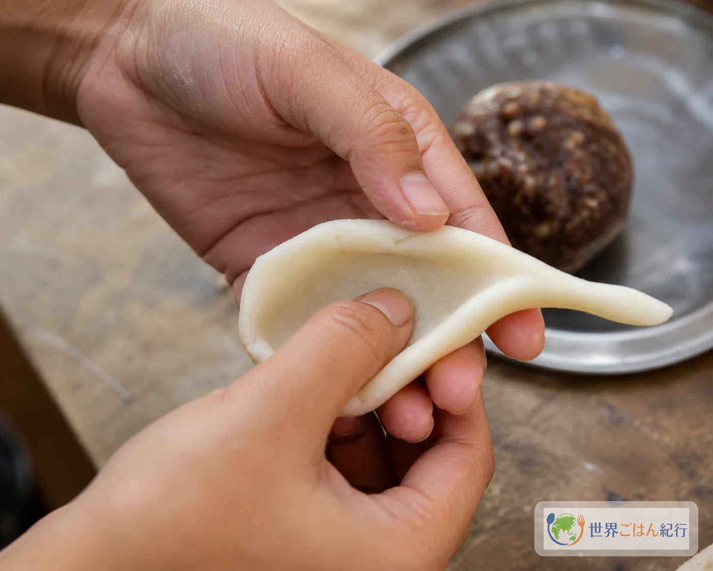 手順3: 生地を分けて、餡の入る器を作る
