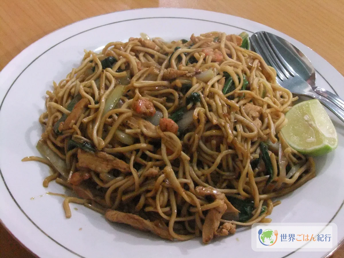 手順5: 麺を入れ、焼きつける(3分)
