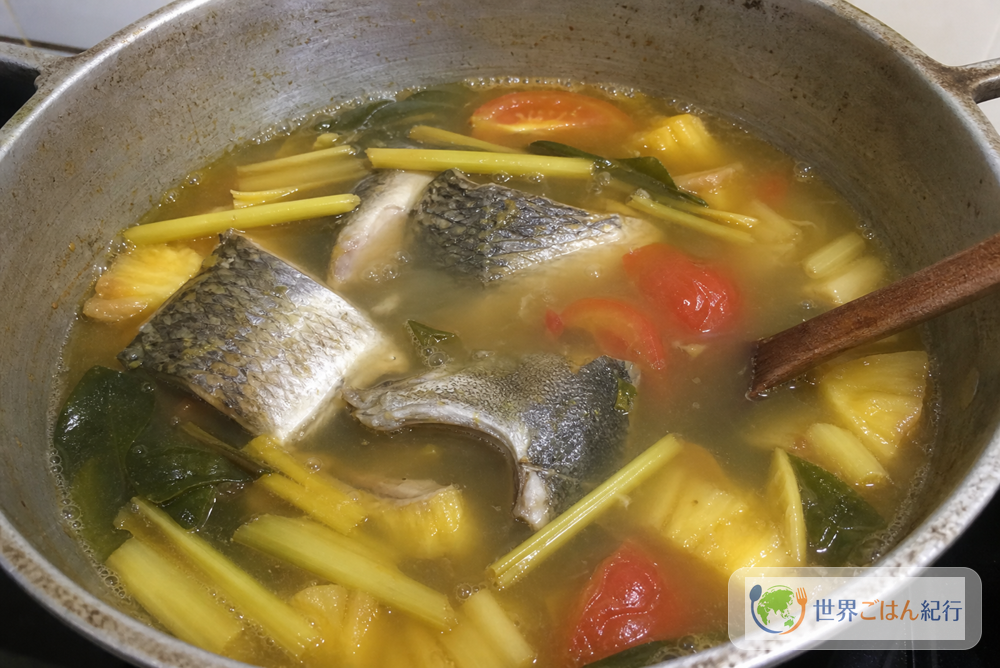 手順5: 魚を静かに煮る
