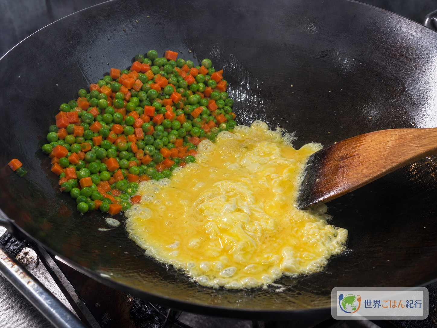 手順3: 卵と野菜を半分だけ火入れする