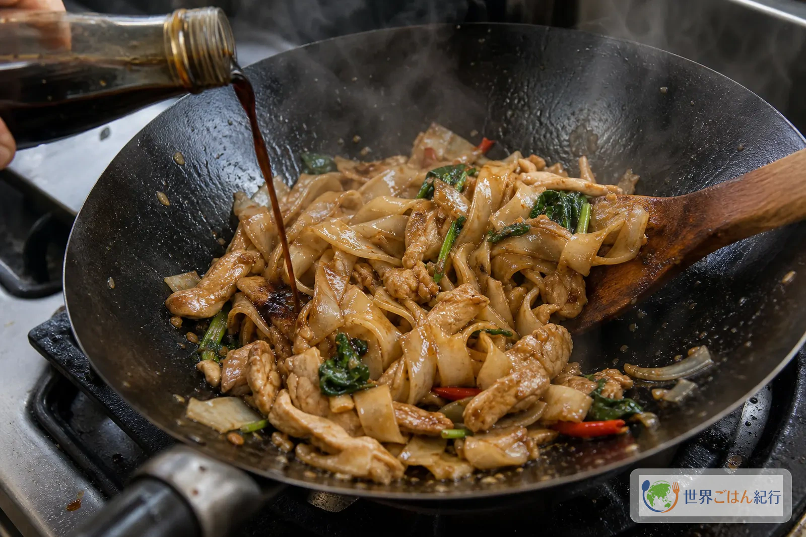 手順4: 麺を焼き付けてたれを絡める
