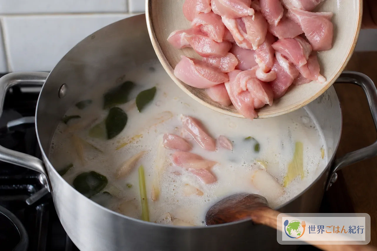 手順3: 鶏肉を入れて火を通す