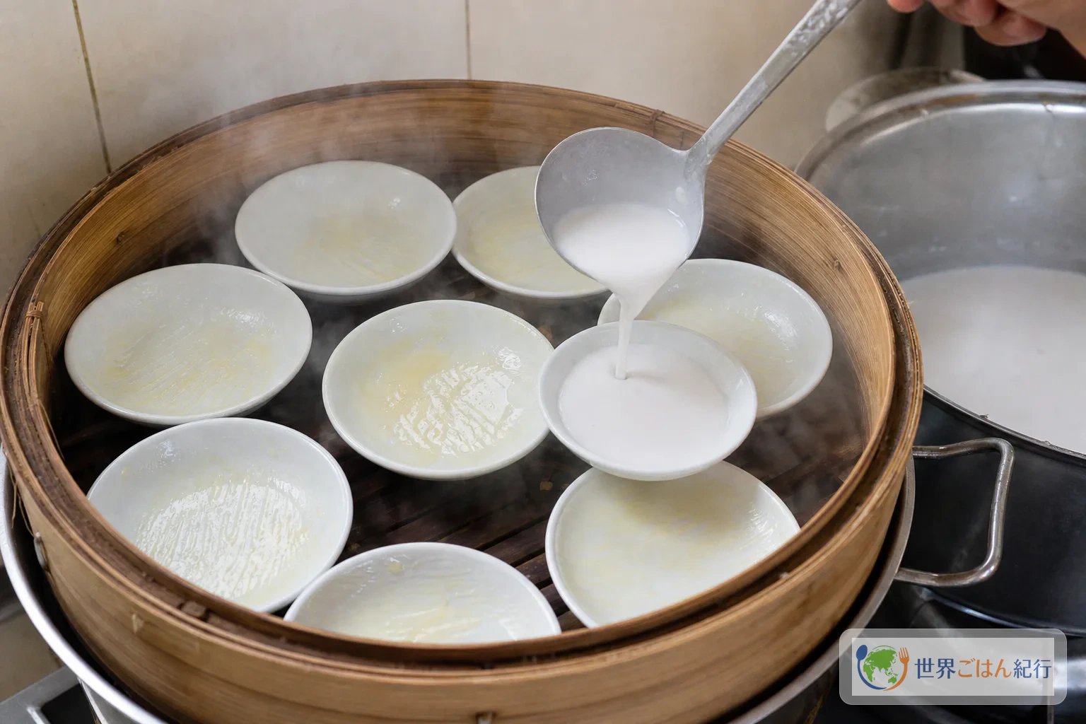 手順3: 小皿を温めて生地を注ぐ
